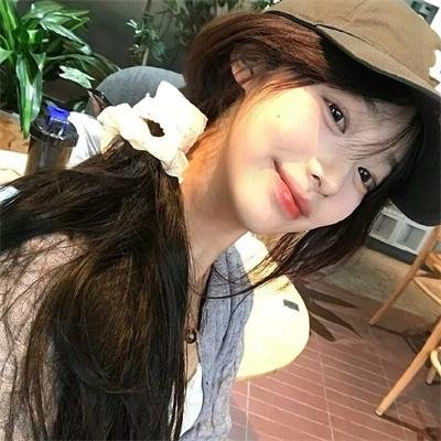 圣洁的艾曼妞